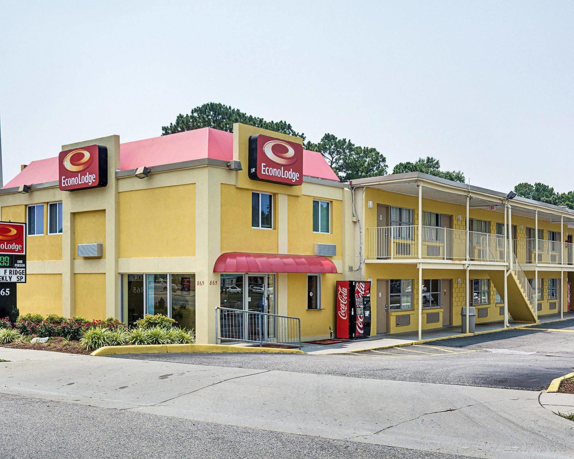 Econo Lodge at Military Circle Norfolk Esterno foto